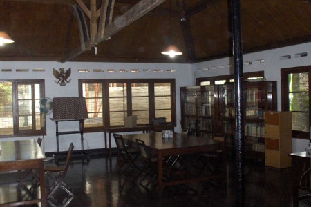 Staf Beberkan Penyebab Tutupnya Karta Pustaka